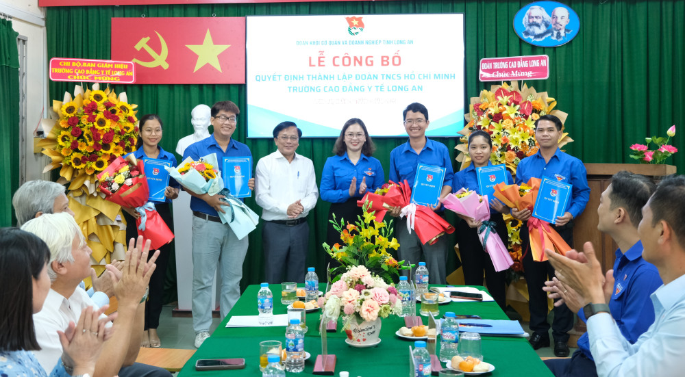 Thành lập Đoàn cơ sở Trường Cao đẳng Y tế Long An